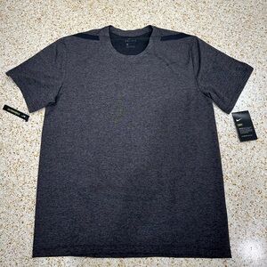 NIKE Men’s DRI-FIT Crew neck T-Shirt Size L (NEW)